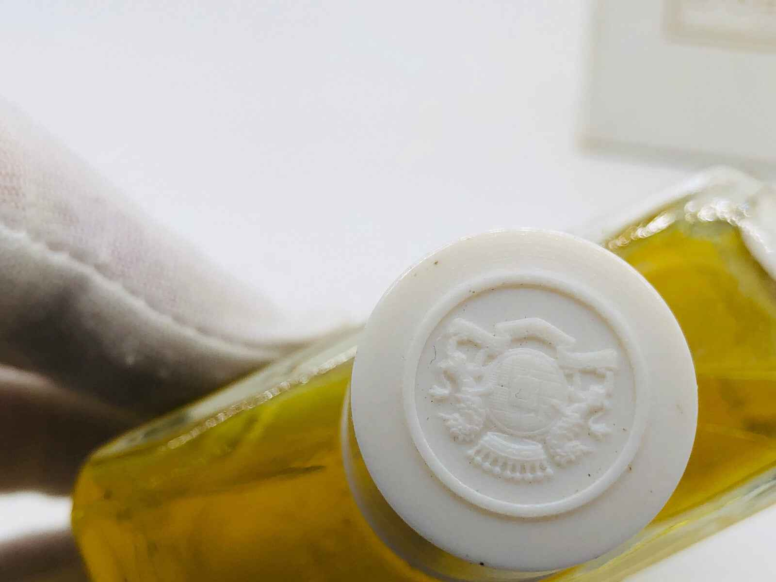 Bottiglia di Profumo Fantastique D'Orsay con tappo elegante e design raffinato