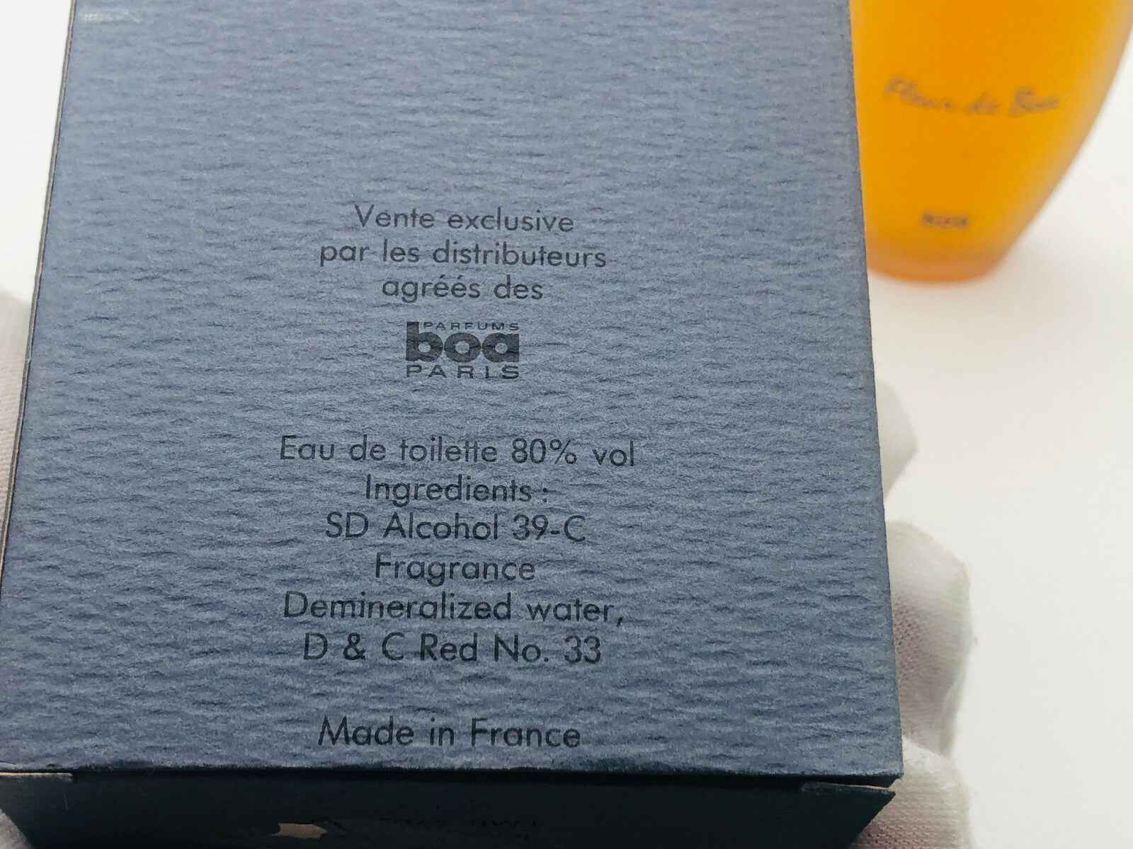 Scatola del profumo Fleur De Boa con ingredienti e dettagli di fabbricazione in francese