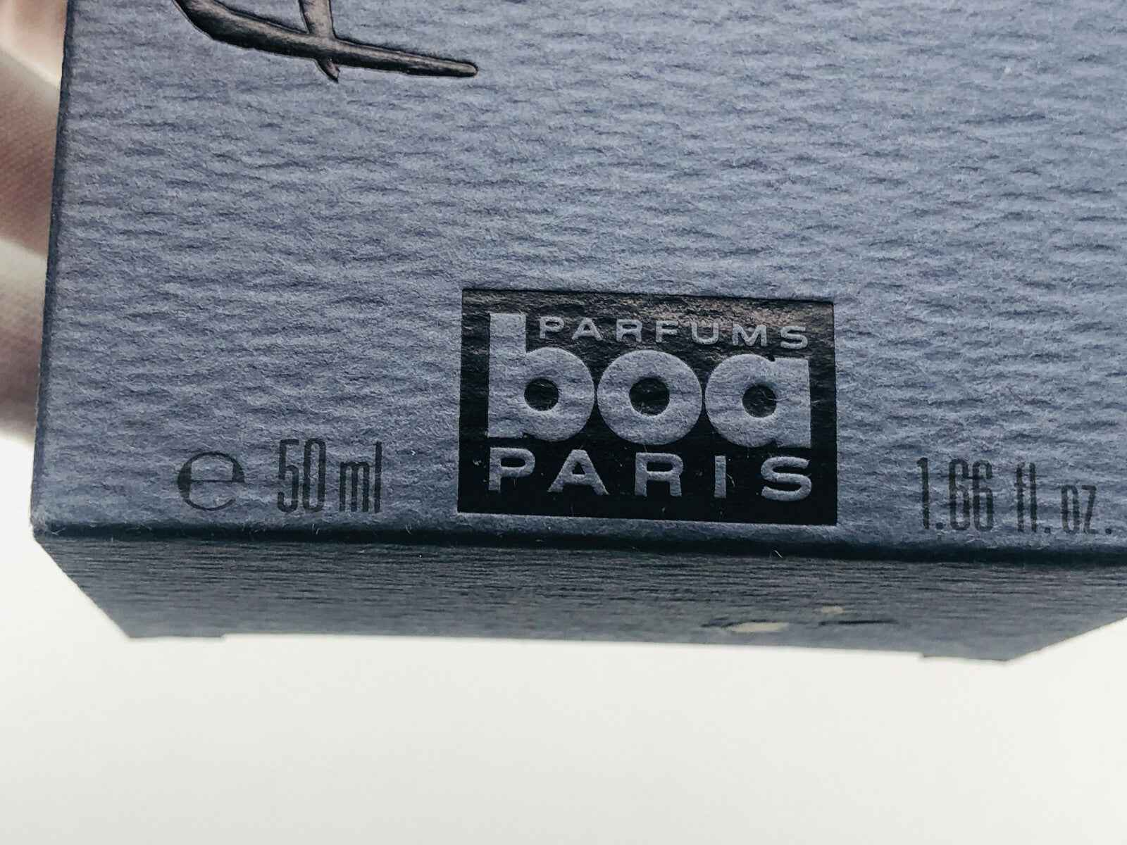 Scatola del profumo Fleur De Boa da 50 ml con dettagli eleganti del marchio BOA