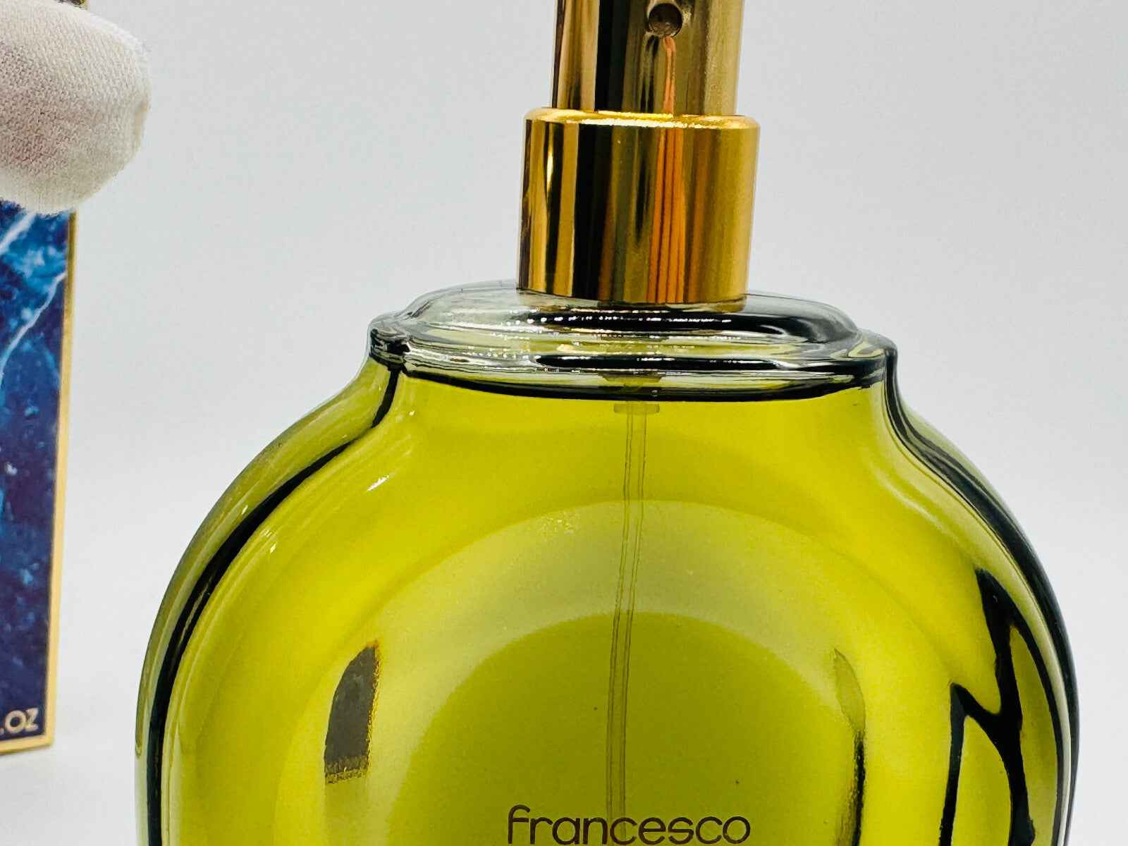 Flacone di profumo Francesco Smalto Vintage con design elegante e tonalità gialle