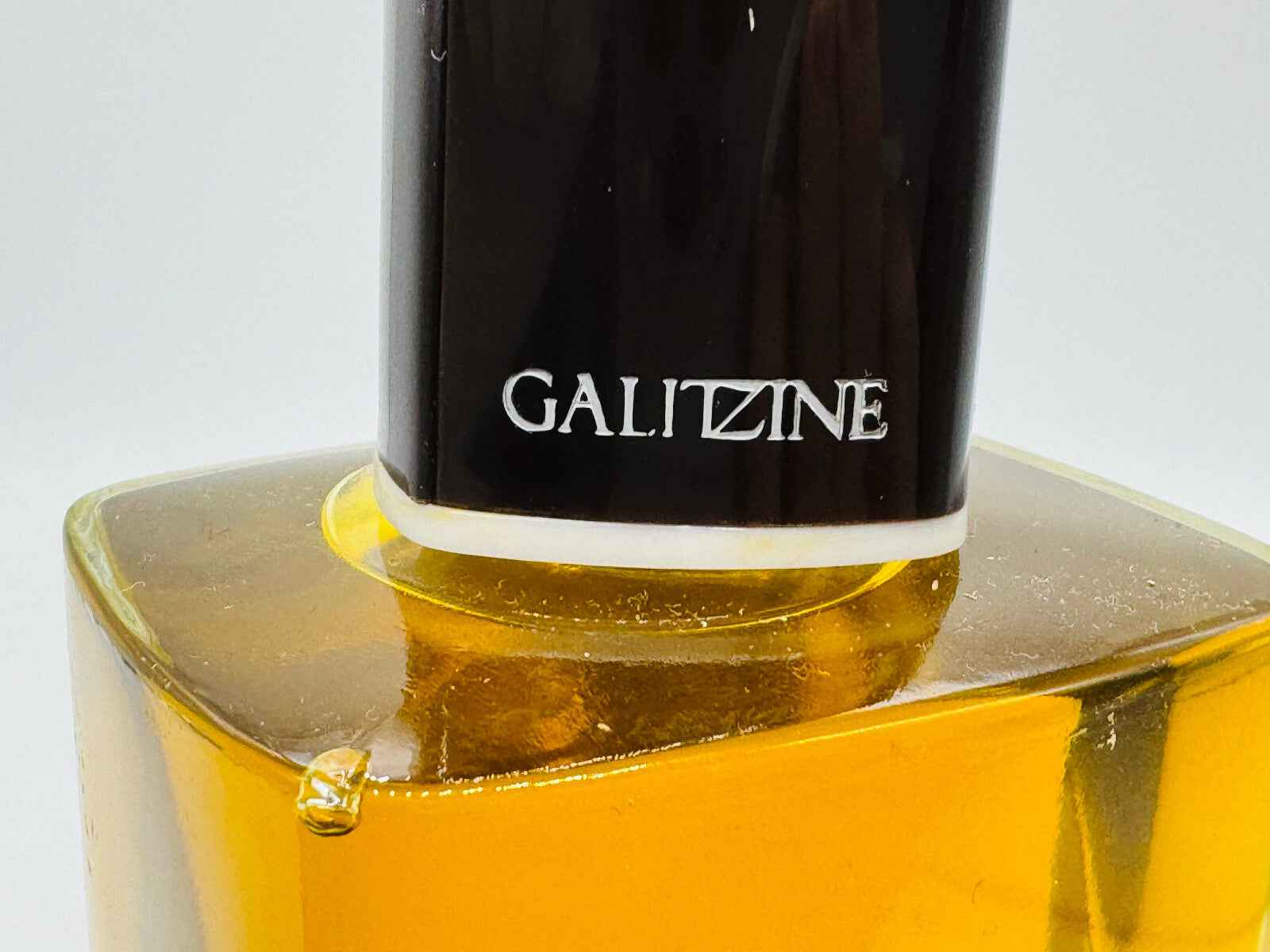 Profumo Galitzine Vintage con flacone elegante e design sofisticato per collezionisti