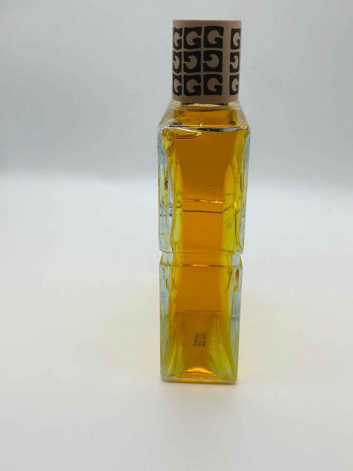 Profumo Gherardini Ghe in un elegante flacone di vetro giallo di forma unica