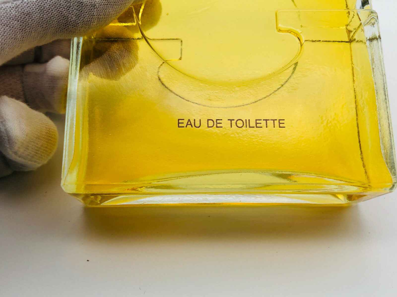 Flacone di profumo Gherardini Ghe Eau de Toilette con design elegante e trasparente