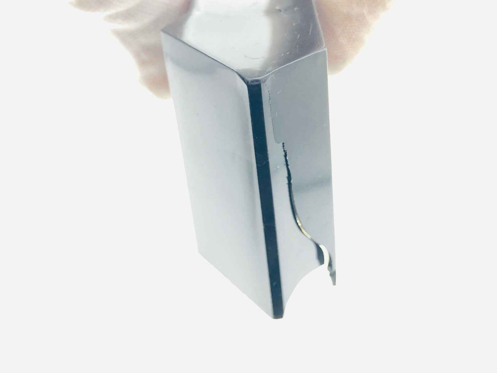 Profumo Giuseppe Verdi in un elegante flacone con design moderno e rifiniture lucide