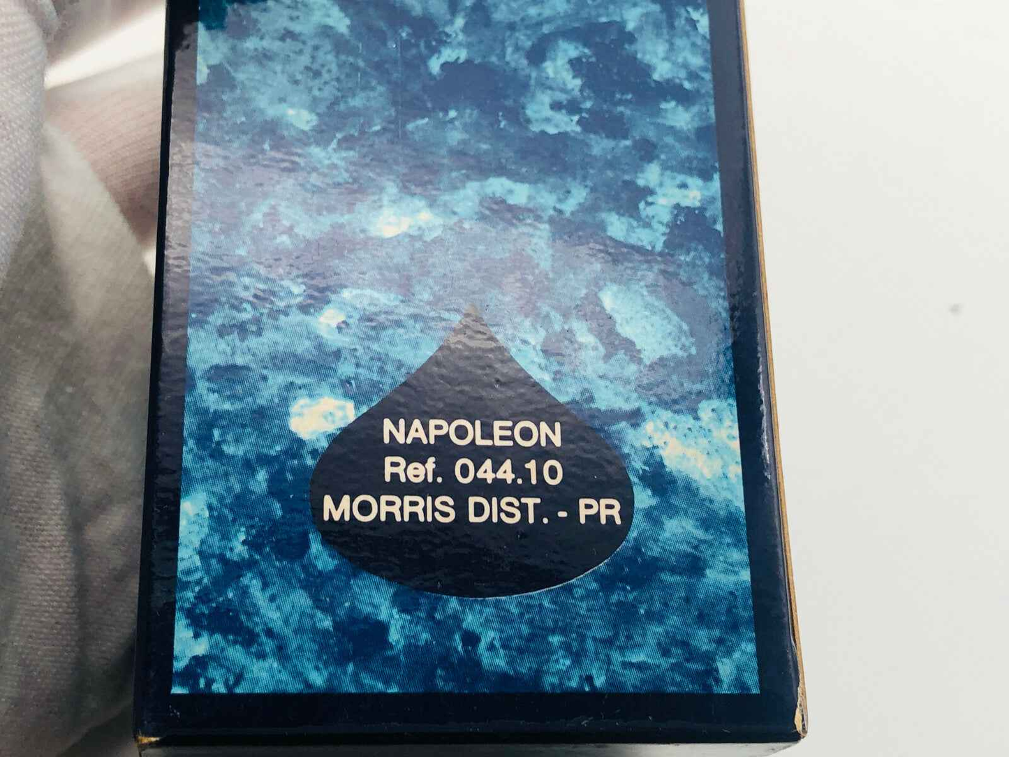 Scatola del profumo Gocce Di Napoleon Morris con design blu e riferimento del prodotto