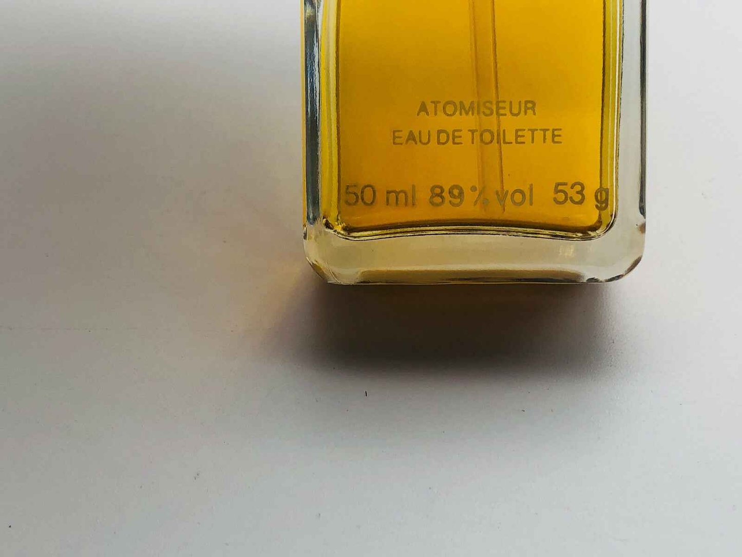 Flacone di Profumo Guy Laroche Vintage da 50 ml, Eau de Toilette con tonalità gialla e design elegante