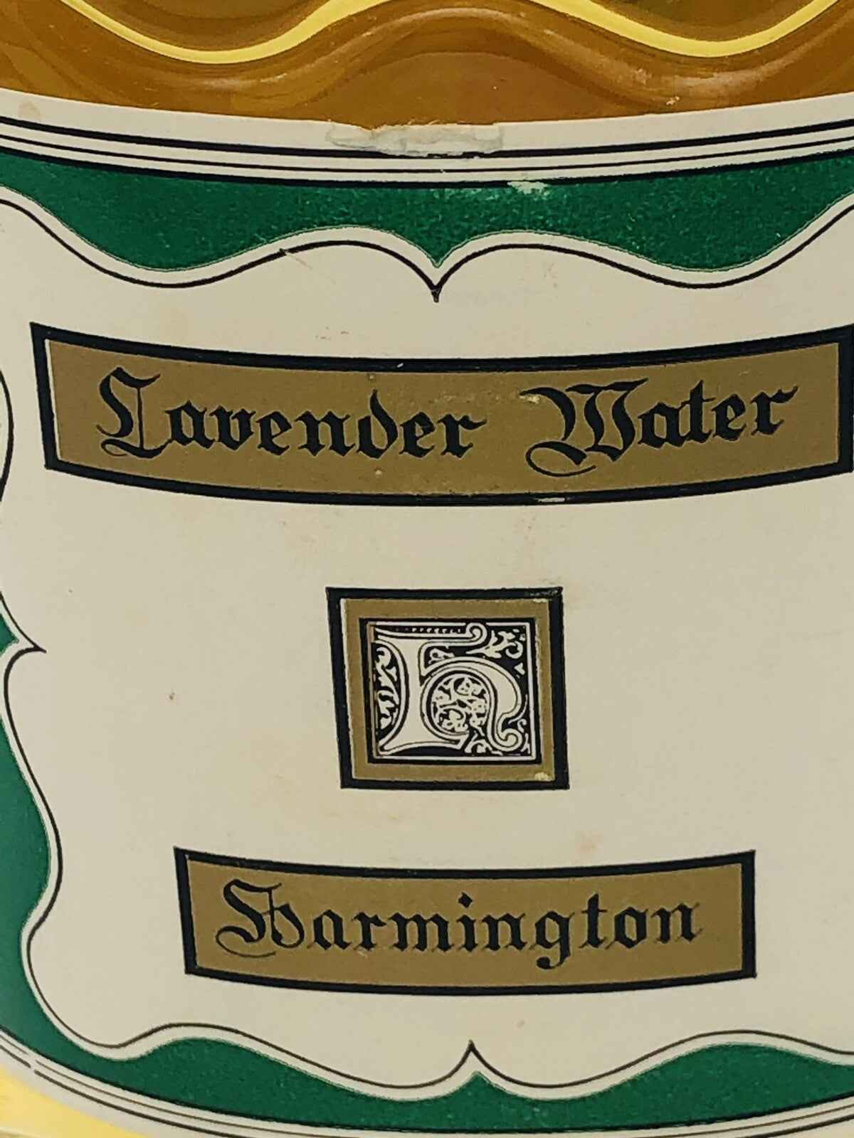 Flacone di acqua di lavanda Harmington Vintage con etichetta elegante e dettagli dorati