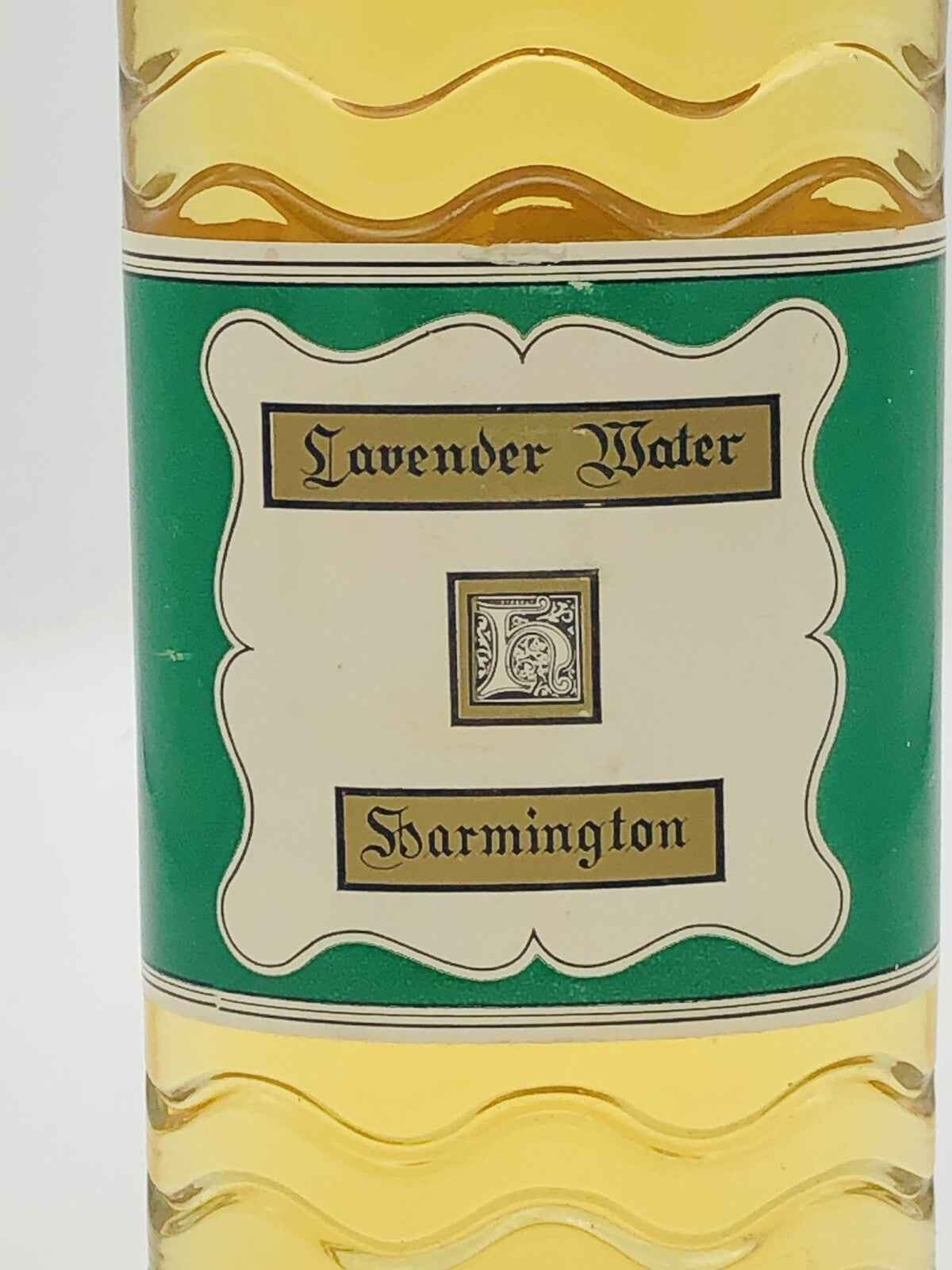 Acqua di Lavanda Harmington Bottiglia Vintage con etichetta elegante e colore dorato