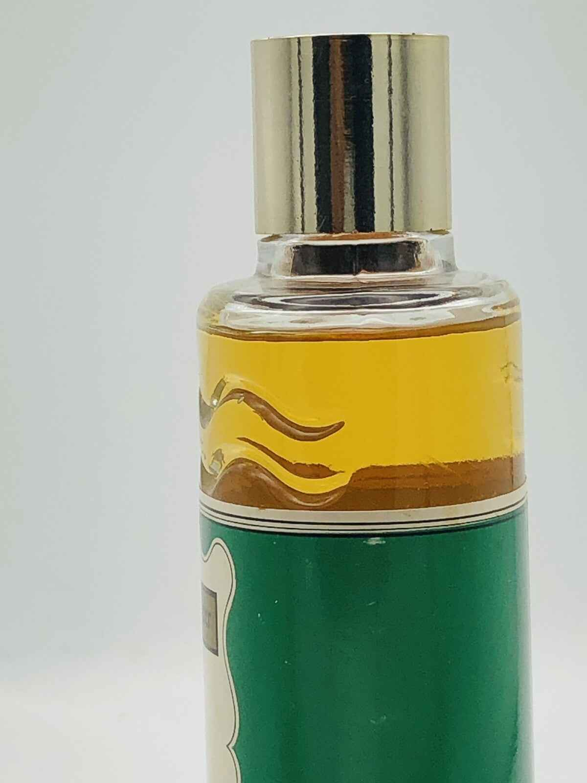 Flacone di profumo Harmington Vintage con elegante tappo dorato e tono ambrato