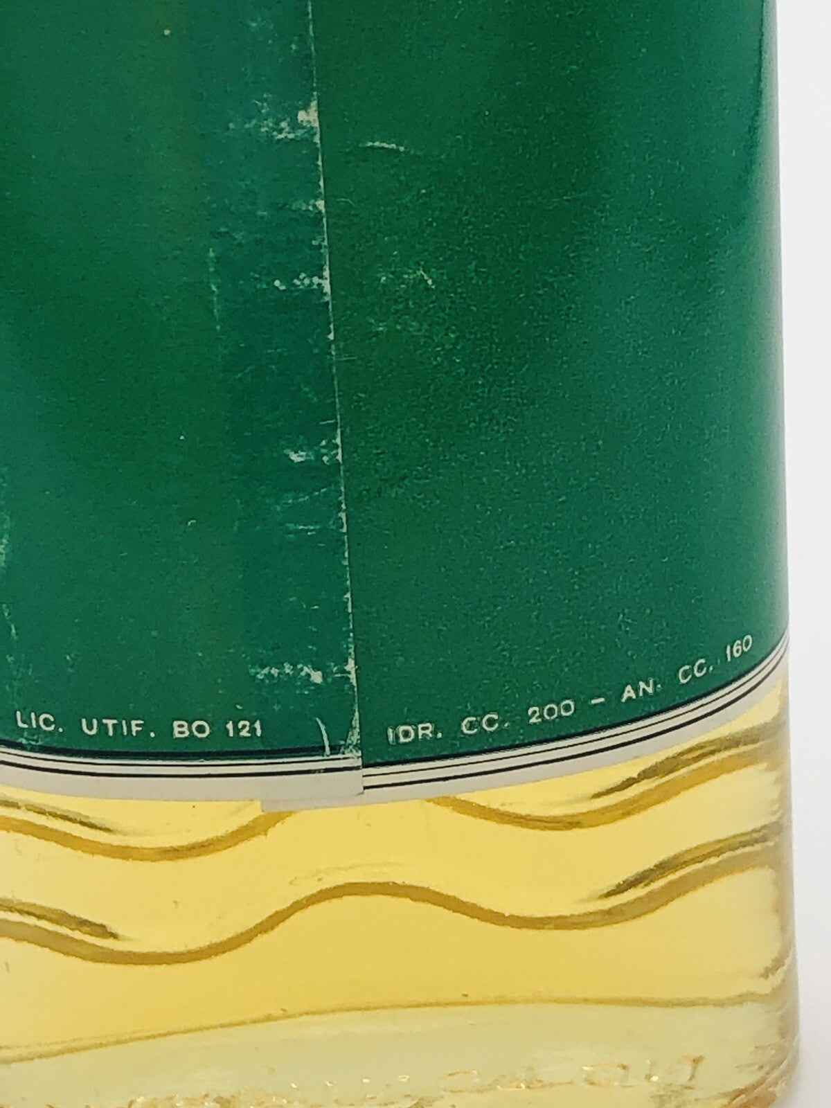 Flacone di profumo Harmington Vintage con etichetta verde e aroma seducente