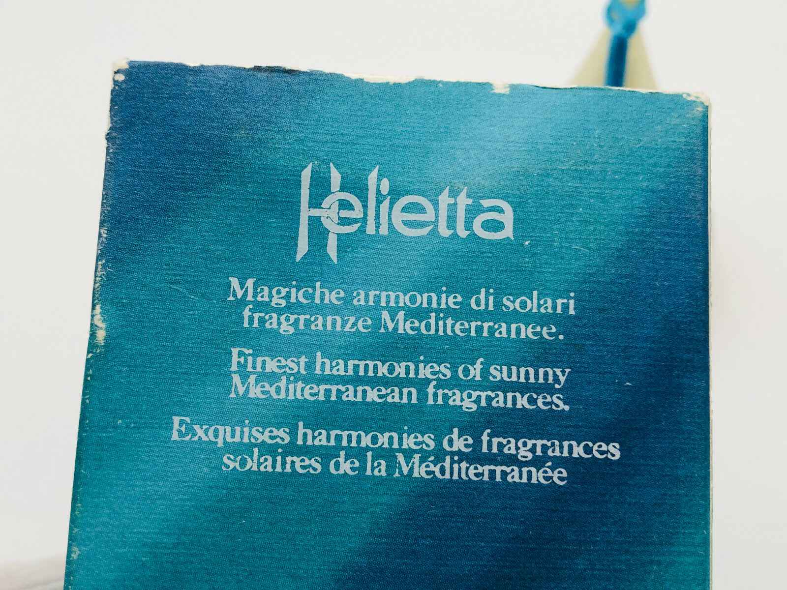 Scatola di profumo Helietta Caracciolo con armonie di fragranze mediterranee e solari