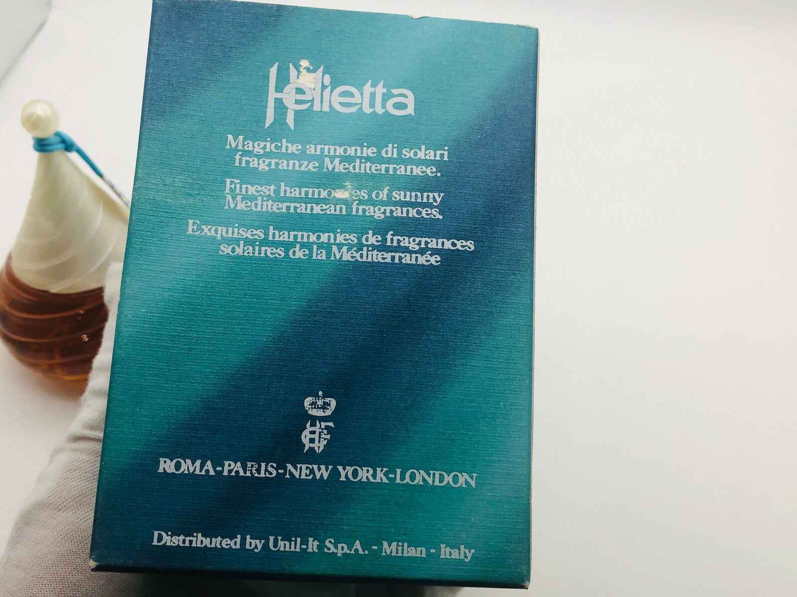 Scatola di profumo Helietta Caracciolo Vintage con aromi mediterranei e design elegante