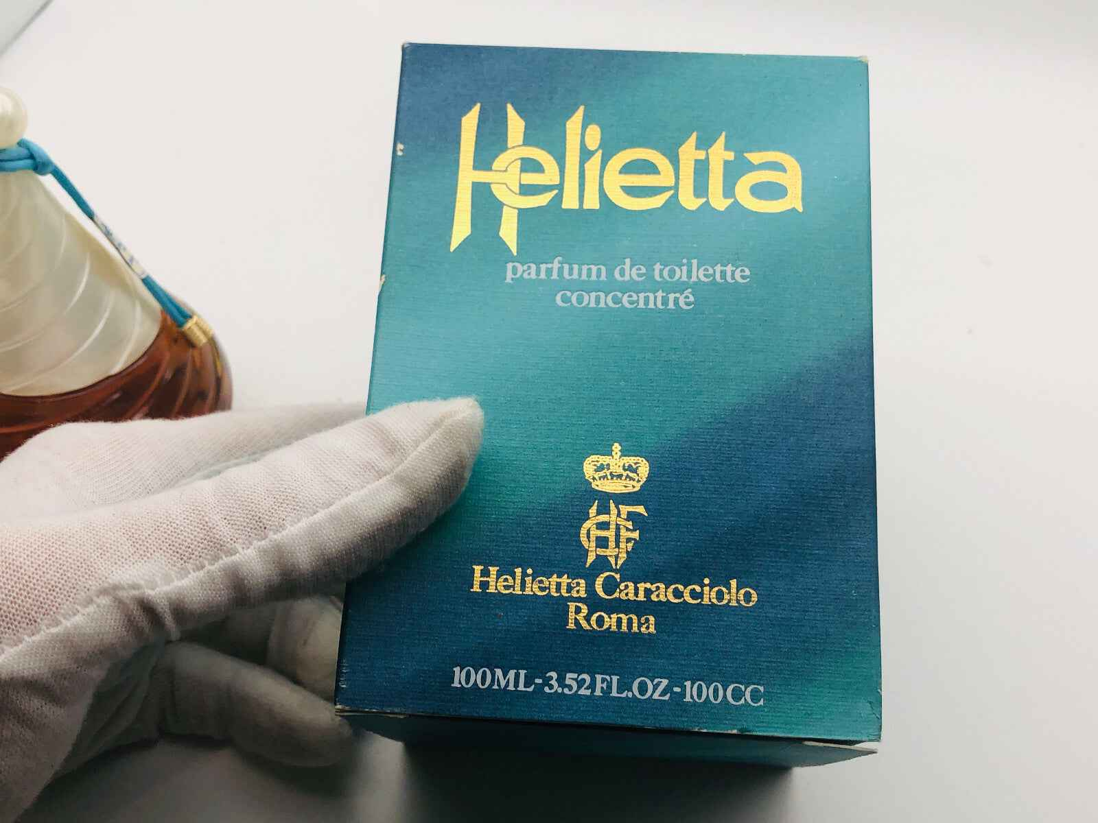 Confezione di profumo Helietta Caracciolo Vintage da 100ml con design elegante e raffinato