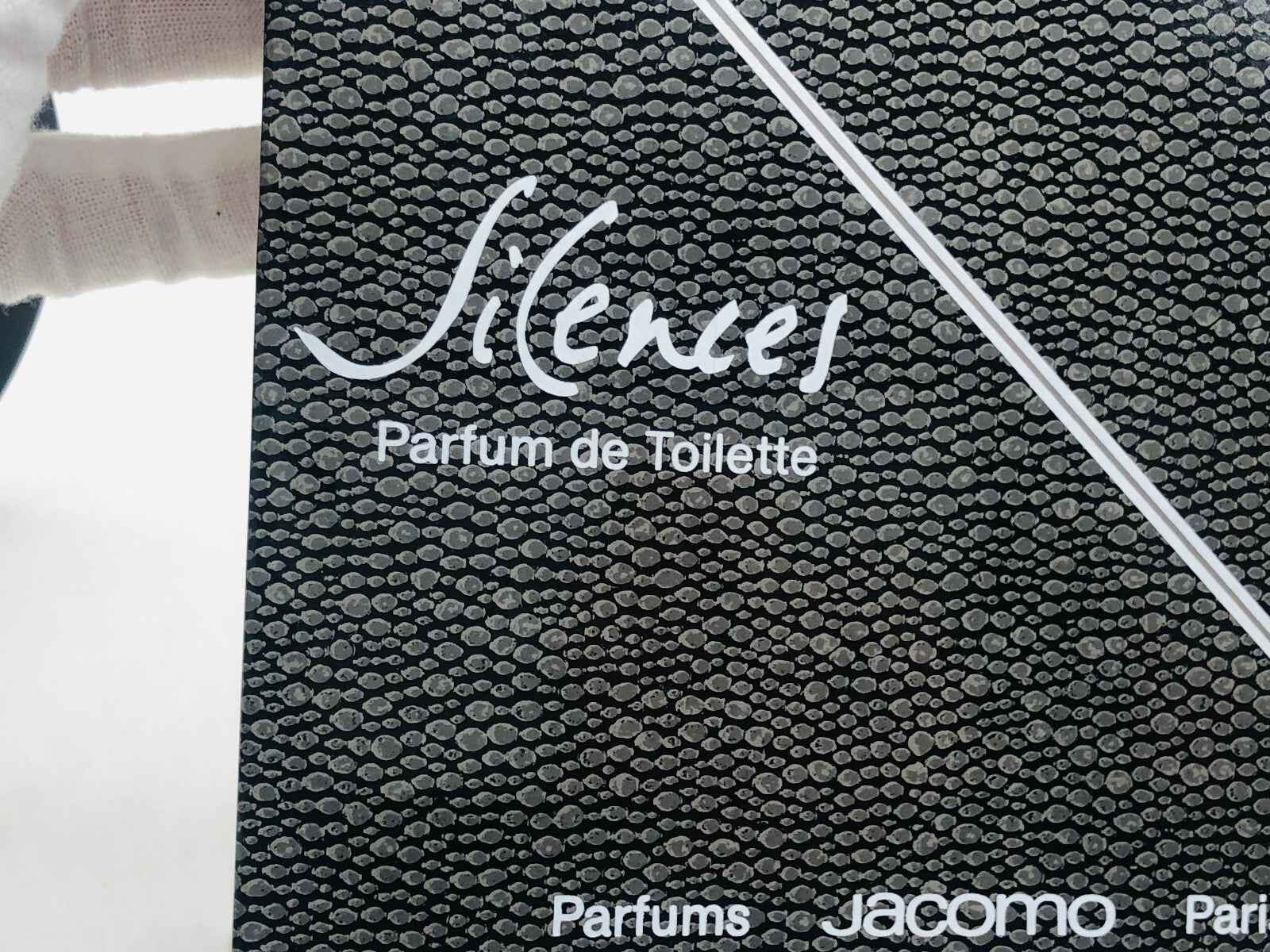 Profumo Jacomo Silences Vintage con eleganti note olfattive per un'esperienza unica