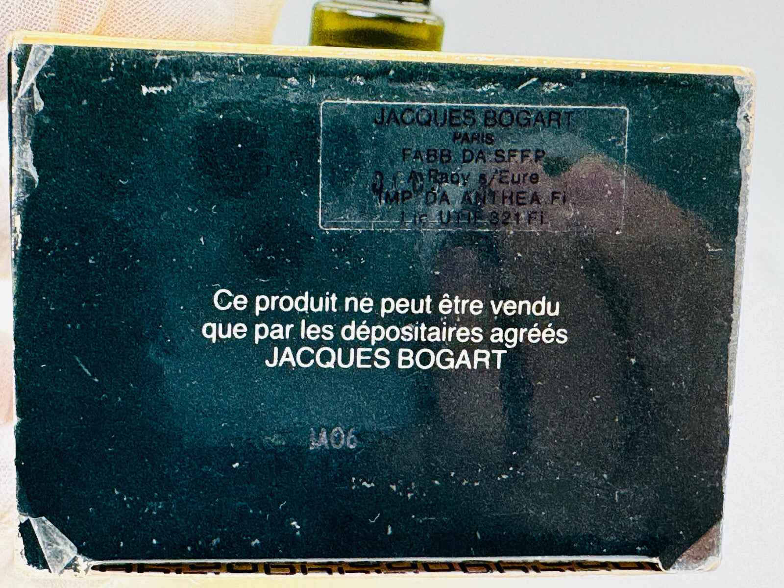 Scatola del profumo Jacques Bogart con etichetta e informazioni sul prodotto