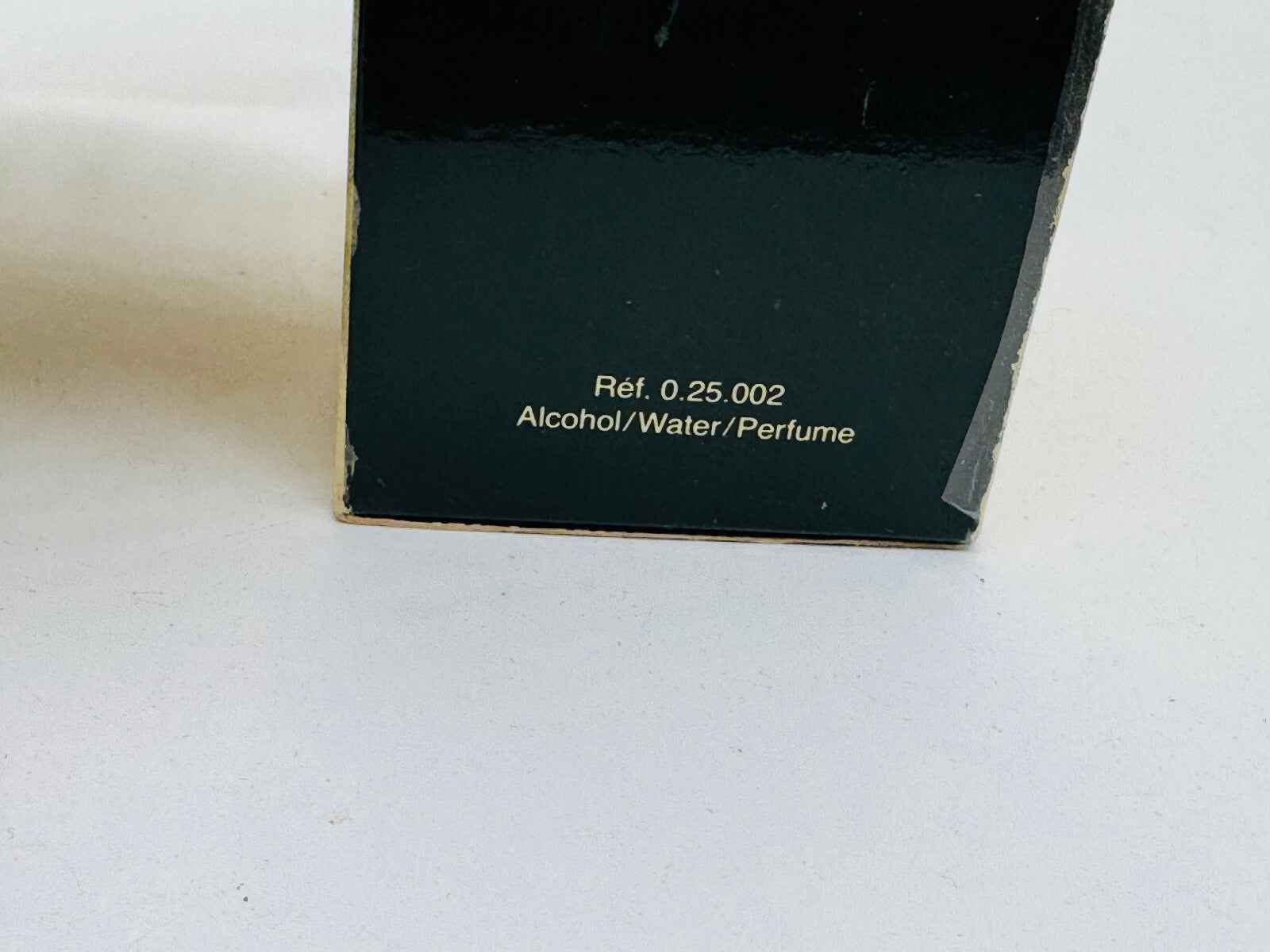 Scatola di Profumo Jacques Bogart con dettagli sui componenti e informazioni sul prodotto