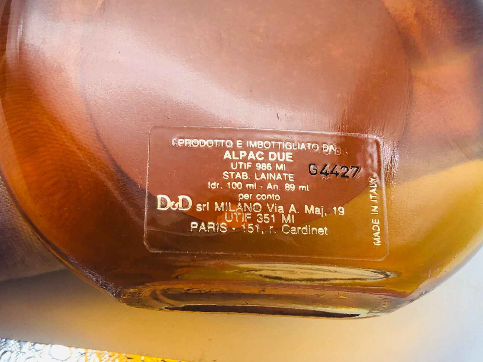 Flacone di profumo Je T Aime Vintage di ALPAC DUE con etichetta dettagliata e design elegante