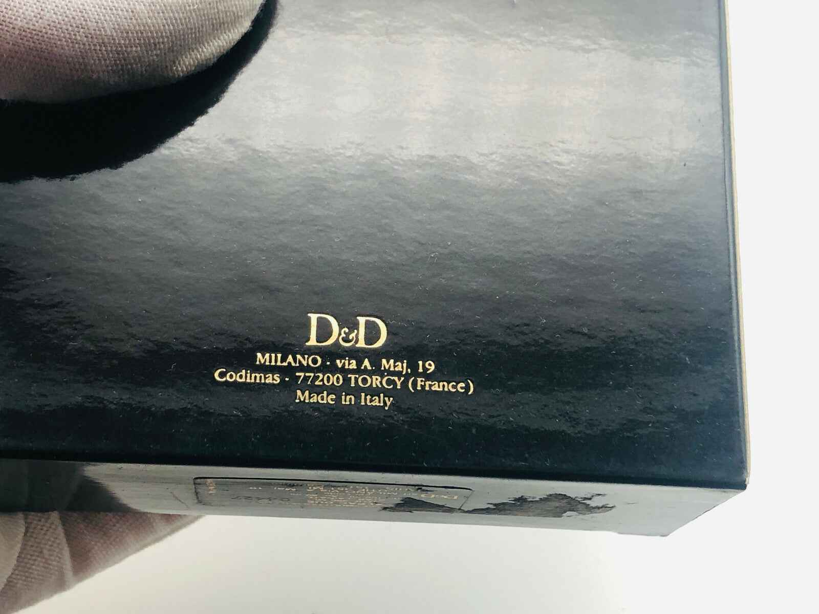 Scatola di Profumo Je T Aime Vintage con dettagli sul fondo, prodotto in Italia da ALPAC DUE