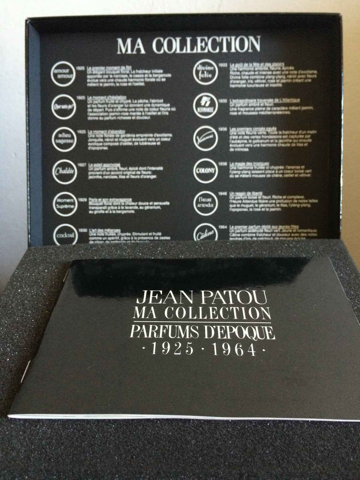 Scatola di profumi Jean Patou con una selezione di fragranze storiche dal 1925 al 1964