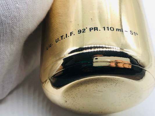 Base del flacone di profumo dorato Profumo Jocelyn Pour Homme da 110 ml con dettagli di licenza