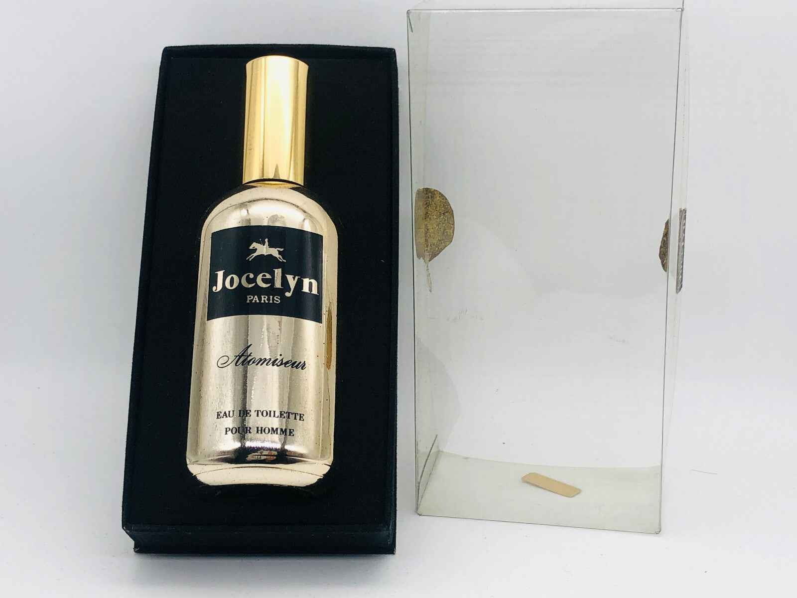 Profumo Jocelyn Pour Homme in flacone dorato con confezione elegante in scatola nera