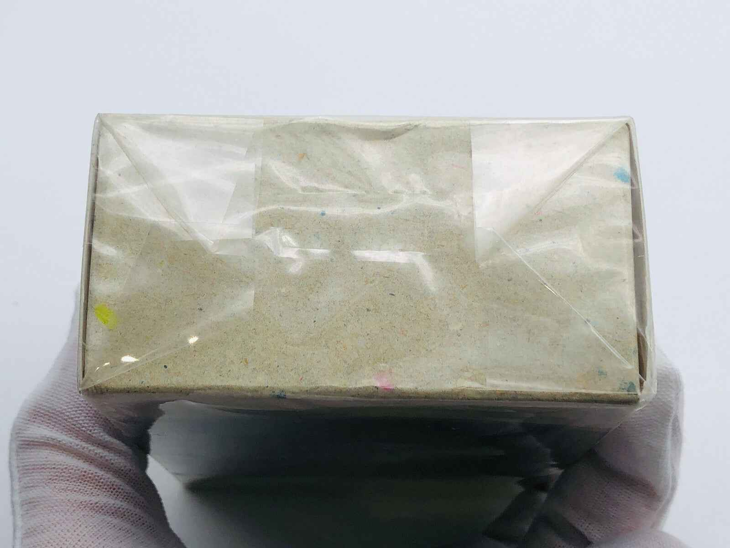 Scatola di profumo K Krizia Vintage con confezione sigillata e dettagli di colore pastello