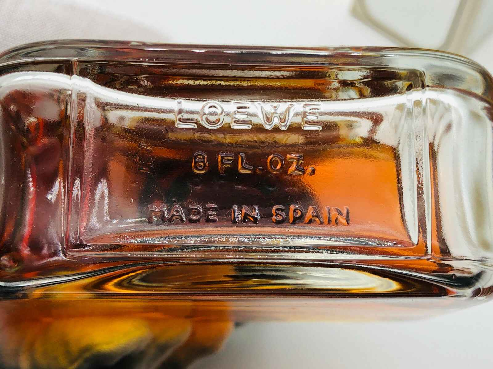 Bottiglia di profumo L De Loewe, 8 oz, realizzata in Spagna, dal design elegante e sofisticato