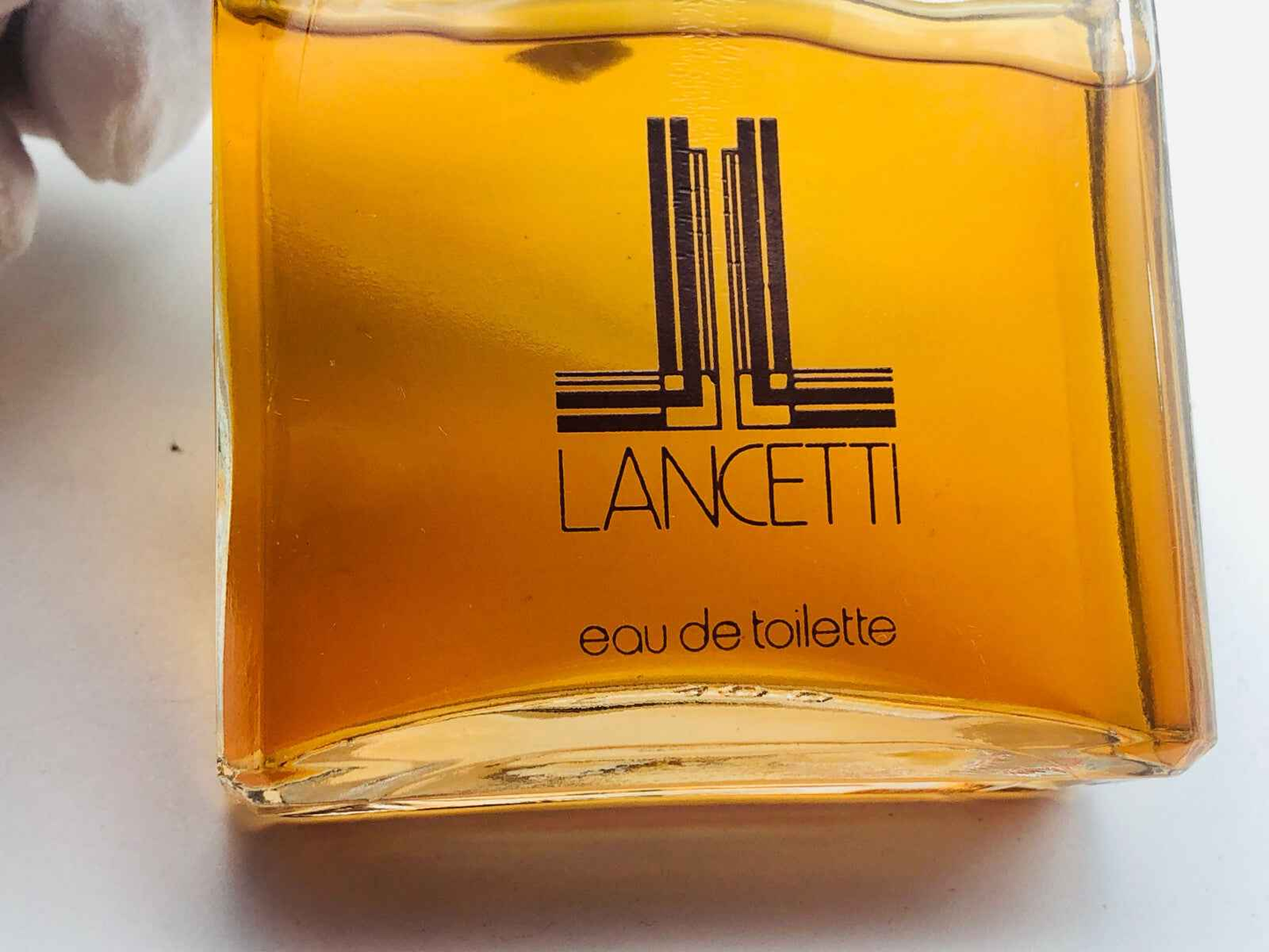 Flacone di profumo Lancetti Donna con etichetta 'eau de toilette' in una tonalità calda