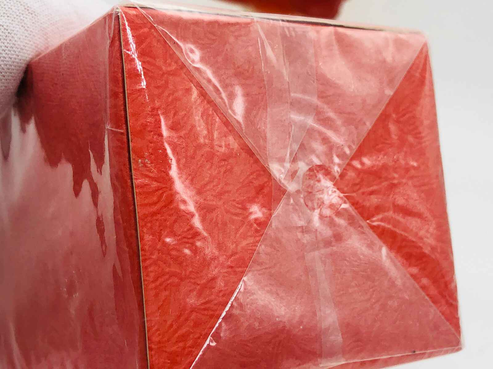 Scatola di profumo Mariella Burani Vintage in color rosso con finitura lucida