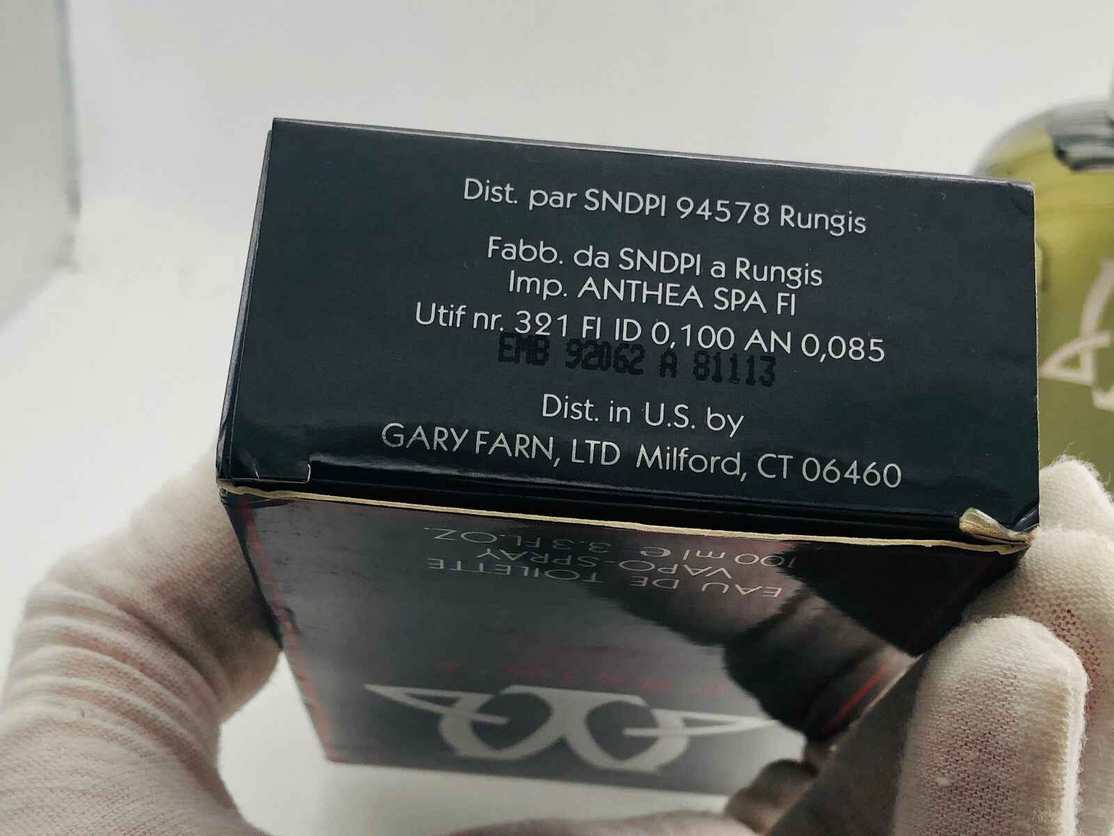 Scatola del profumo Maxim'S De Paris con dettagli di produzione e distribuzione visibili.