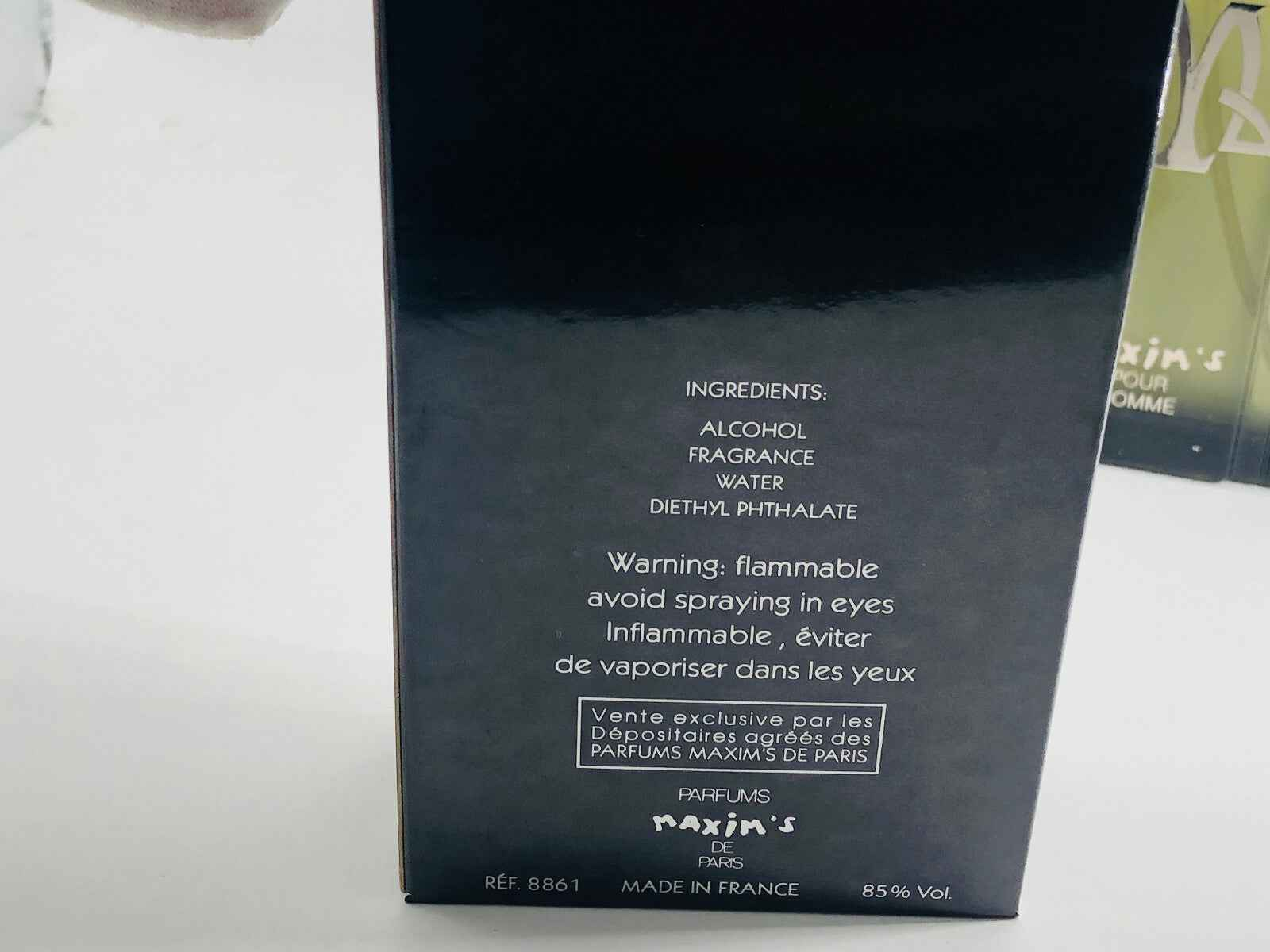 Scatola del profumo Maxim'S De Paris con ingredienti e avvertenze sul retro