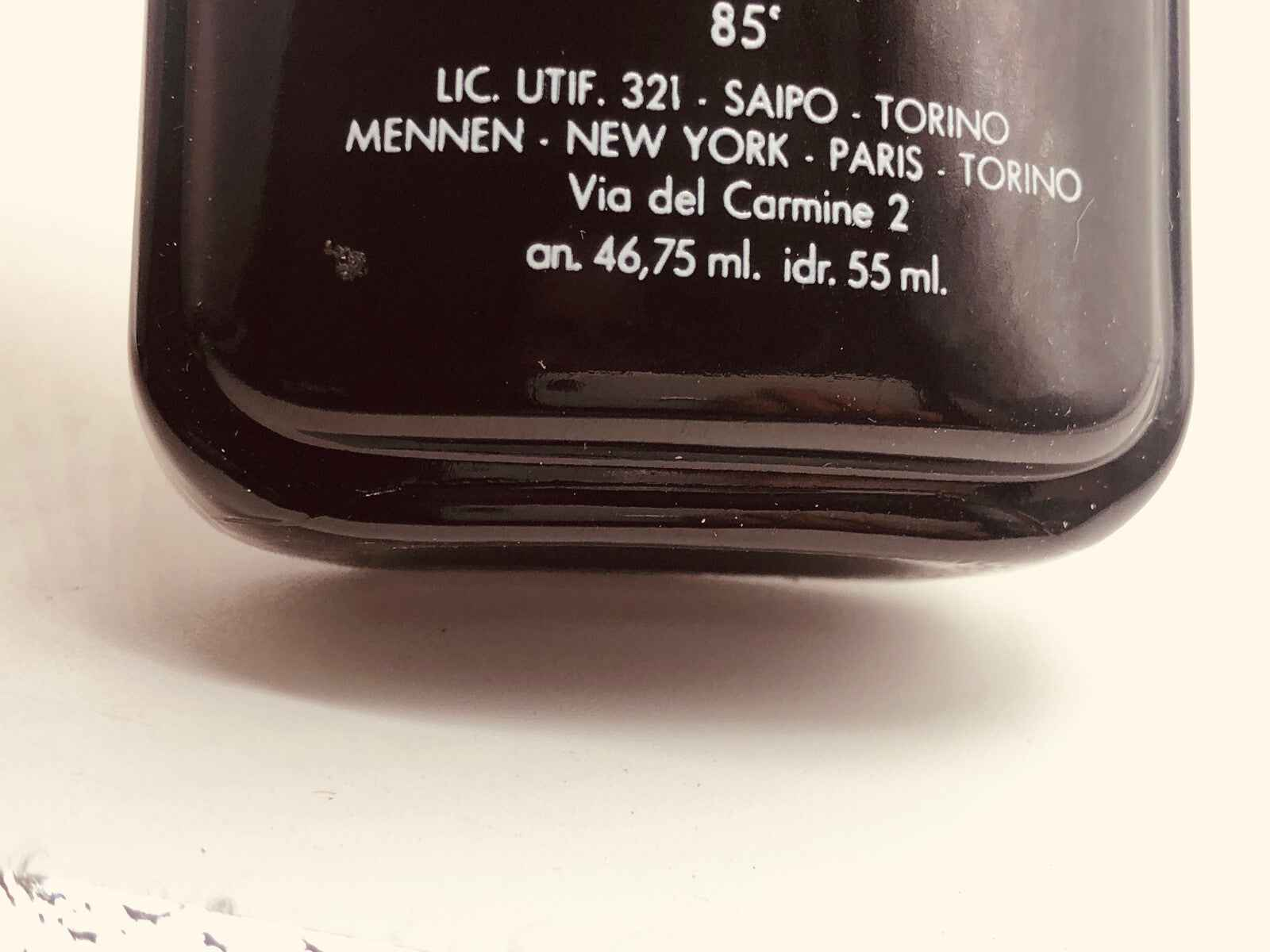 Flacone di profumo Mennen Men 55 ml con etichetta nera e design elegante per uomini