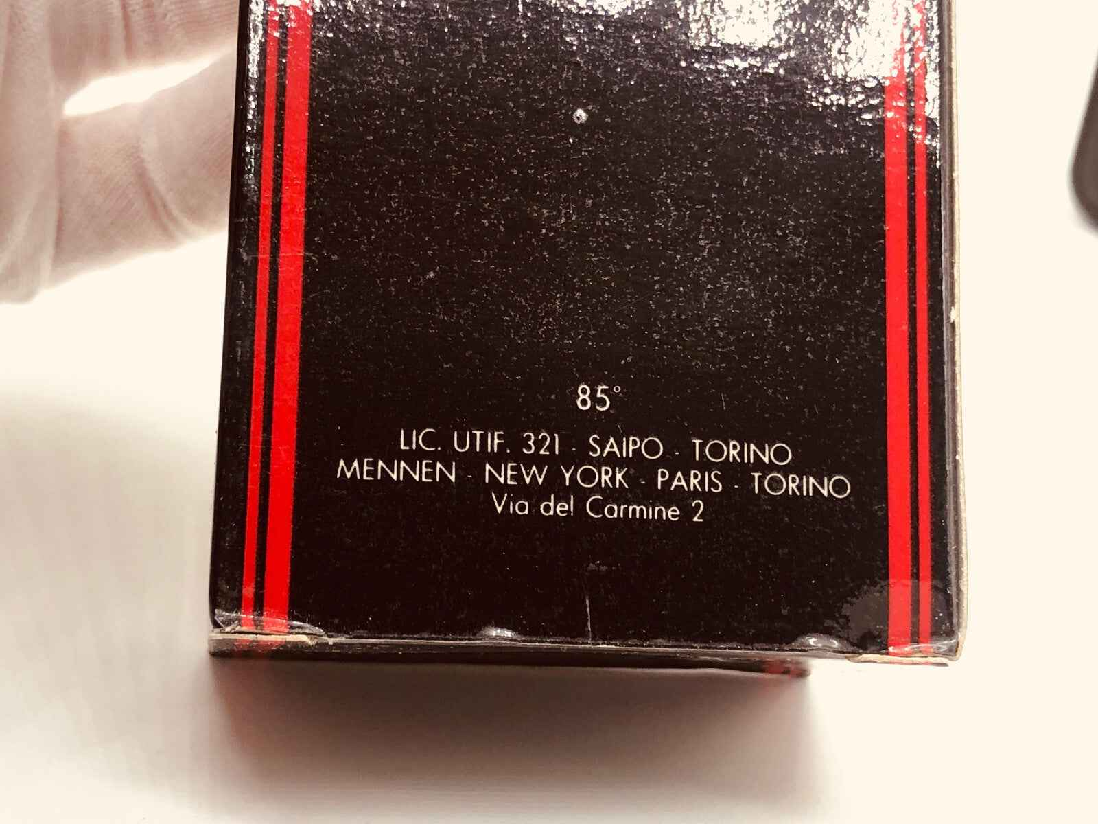 Scatola del profumo Mennen Men con dettagli sul marchio e indirizzo