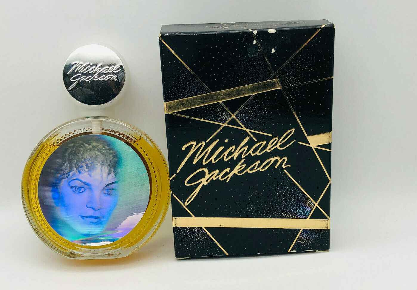 Profumo Michael Jackson con flacone elegante e confezione nera con design dorato