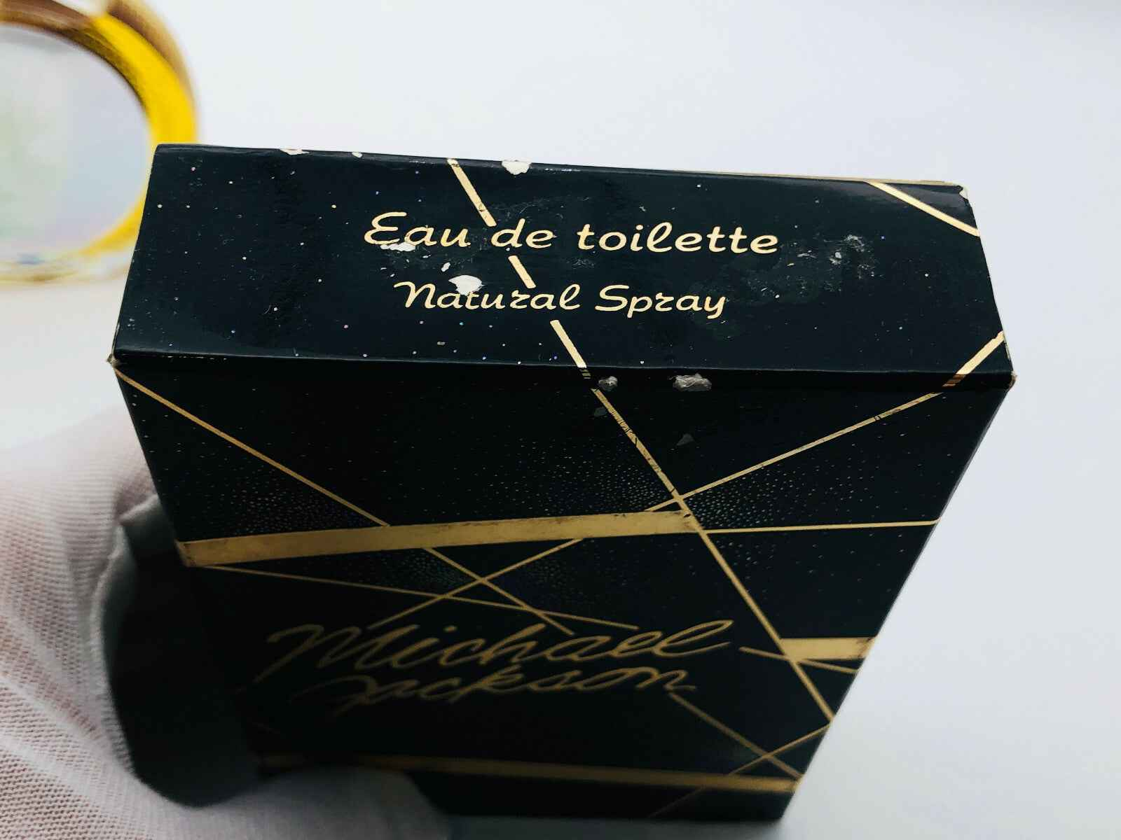Scatola del profumo Michael Jackson Eau de Toilette Natural Spray con design elegante e dettagli dorati