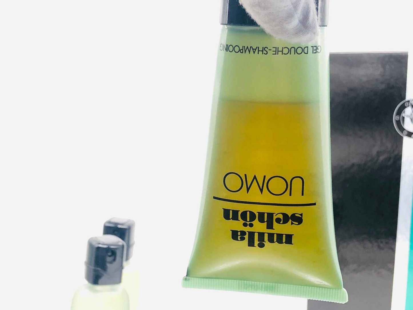 Profumo Mila Schon Uomo in flacone verde con etichetta elegante per uomo raffinato