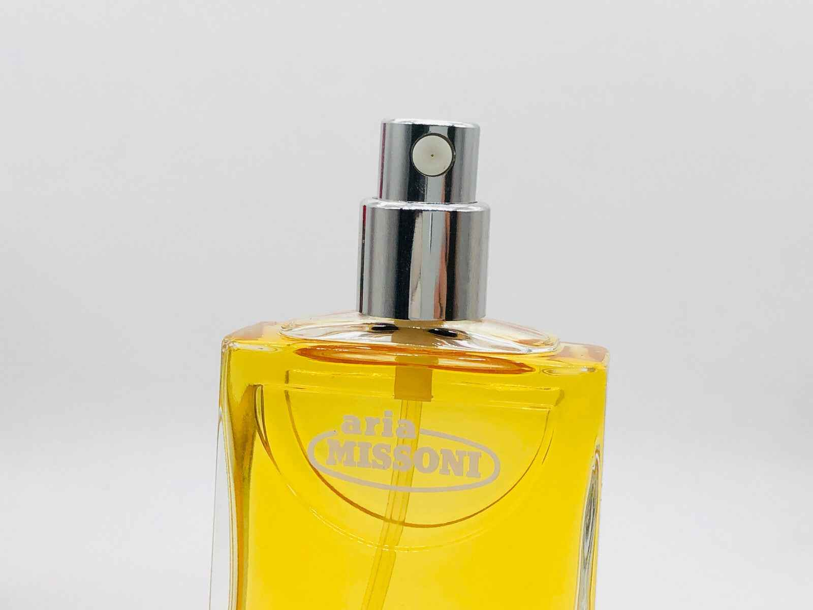 Flacone di Profumo Missoni Aria con design elegante e chiusura argentata per un aroma fresco