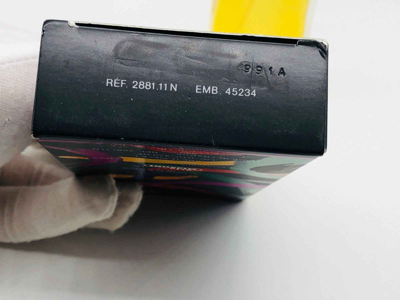 Scatola di profumo Missoni Aria con design colorato e dettagli del prodotto visibili