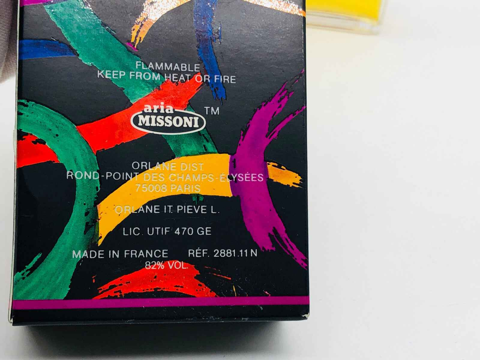 Scatola del profumo Missoni Aria con un design colorato e dettagli sul prodotto