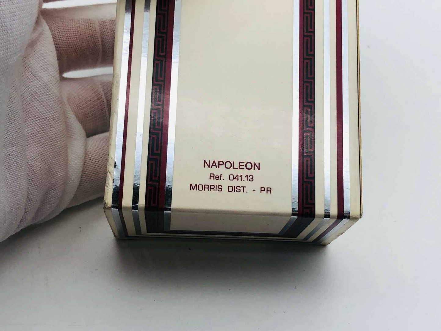 Scatola del profumo Mitos Napoleon di MORRIS con dettagli eleganti e resistente confezione