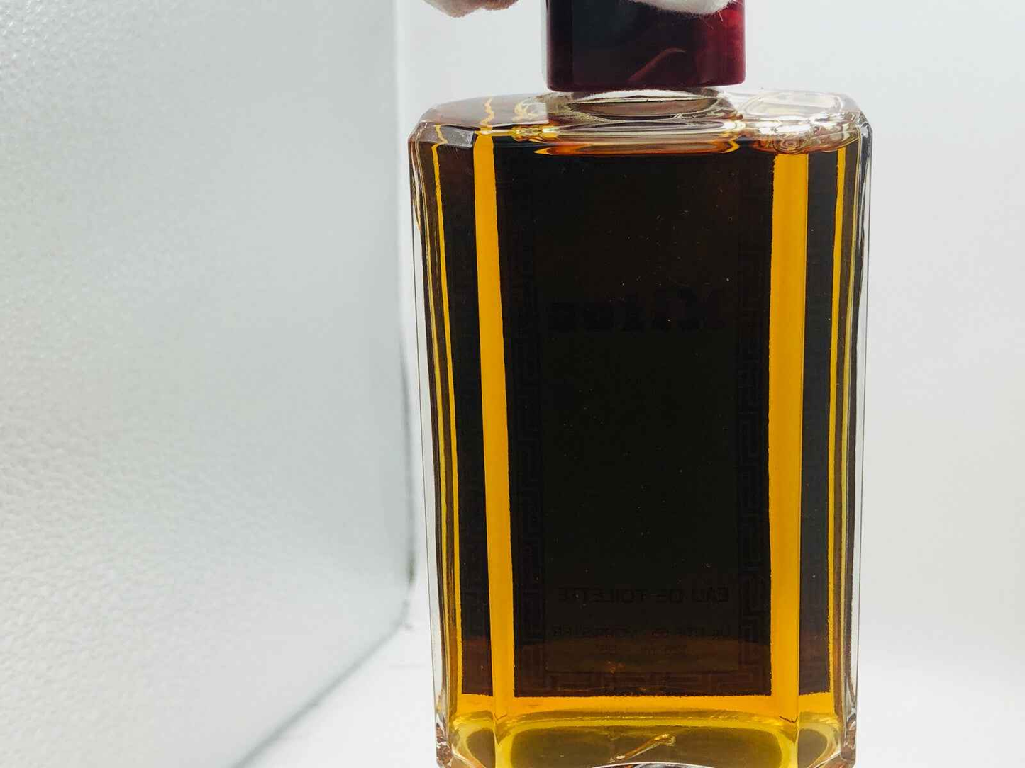Flacone di Profumo Mitos Napoleon con un design elegante e classico per uomini raffinati