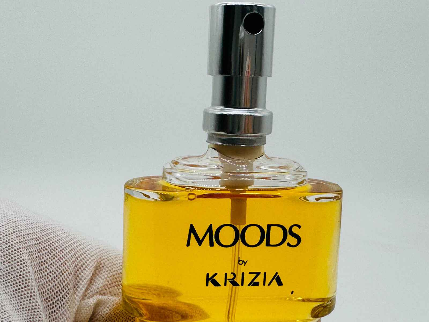 Profumo Moods Krizia Donna Vintage in flacone trasparente con erogatore per un tocco di eleganza