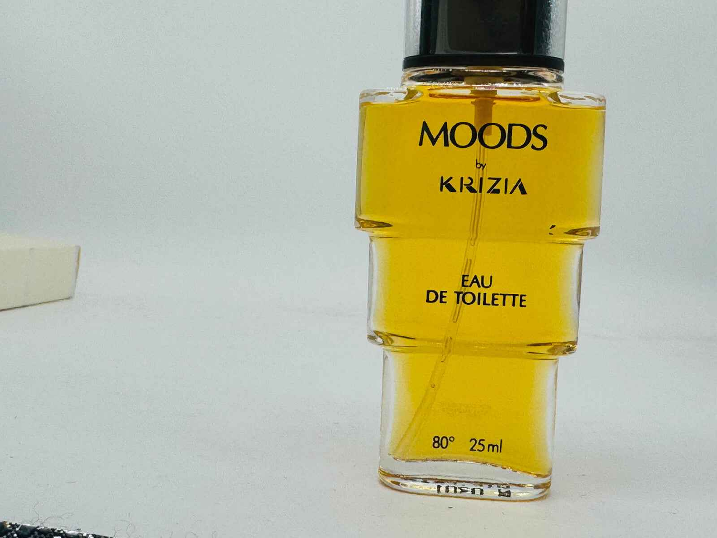 Profumo Moods Krizia Donna Vintage in flacone giallo da 25 ml, elegante e raffinato per ogni occasione