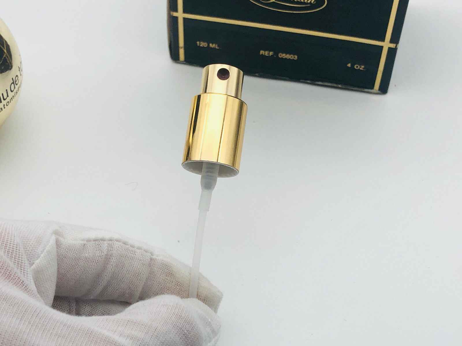 Flacone di Profumo Passport St Germain con erogatore dorato e confezione elegante