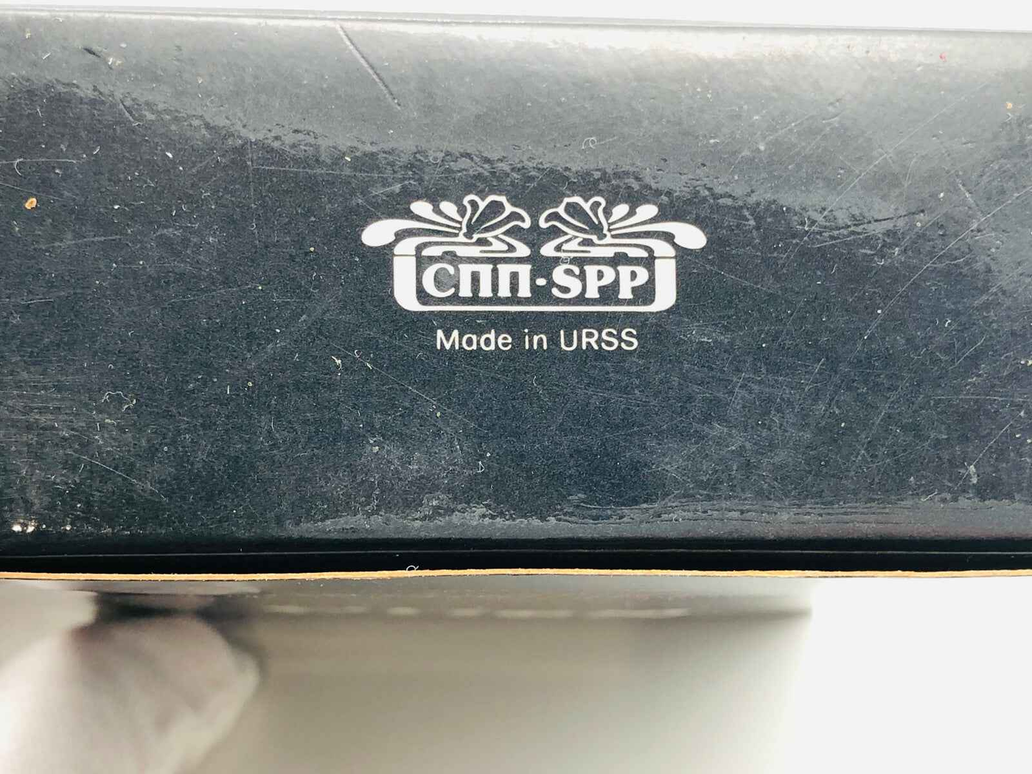 Scatola del profumo Quid Sojuz con logo e scritta Made in URSS