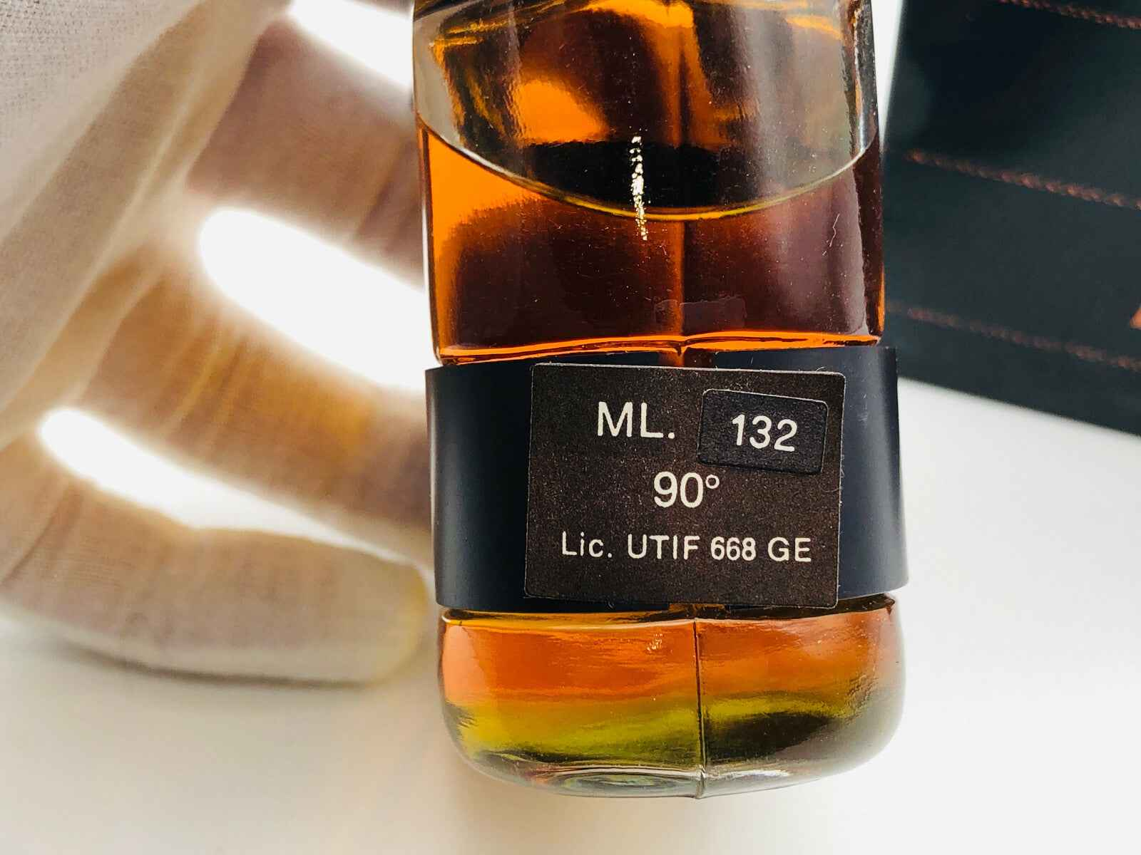 Profumo Quid Sojuz, flacone con adesivo ML e licenza UTIF, elegante ed esclusivo