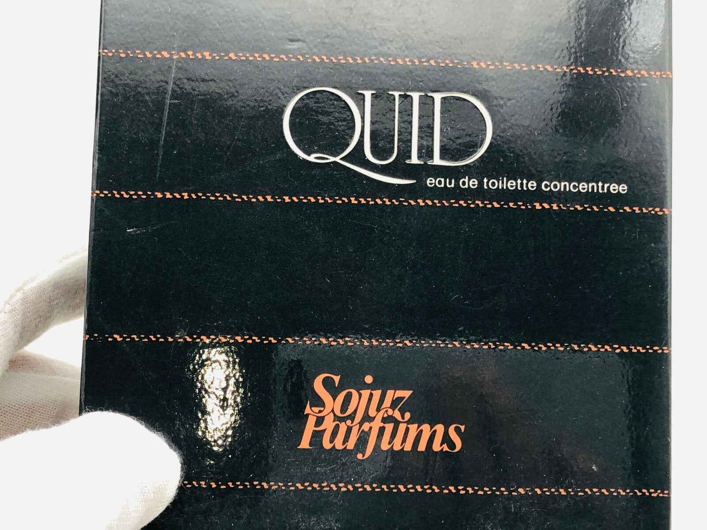 Scatola di profumo Quid Sojuz Parfums con design elegante e scritta distintiva