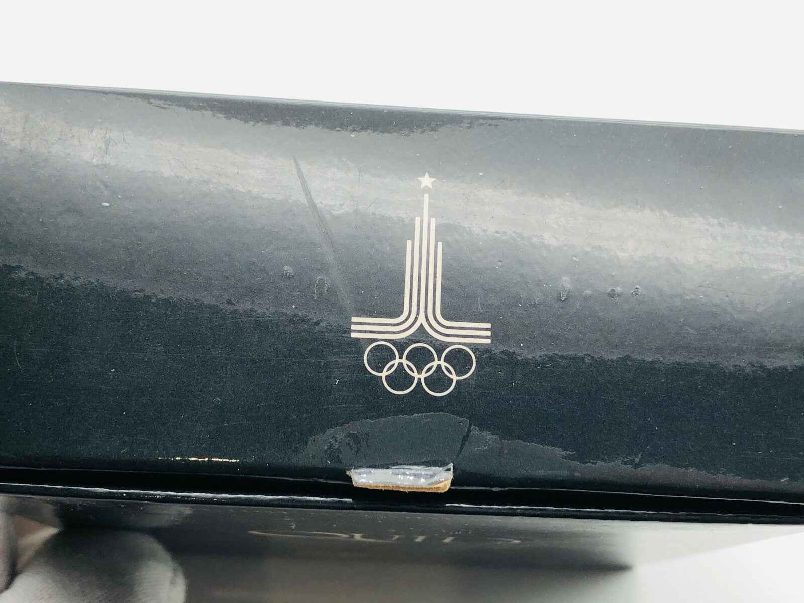 Scatola profumo Quid Sojuz con logo olimpico, elegante e raffinato, perfetta per collezionisti