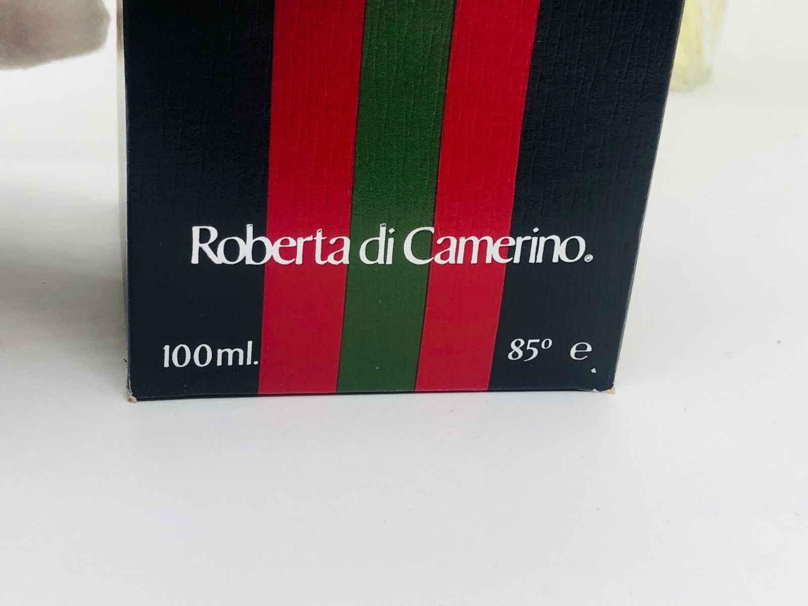 Scatola di profumo Roberta Di Camerino Vintage da 100ml con design elegante e colori vivaci