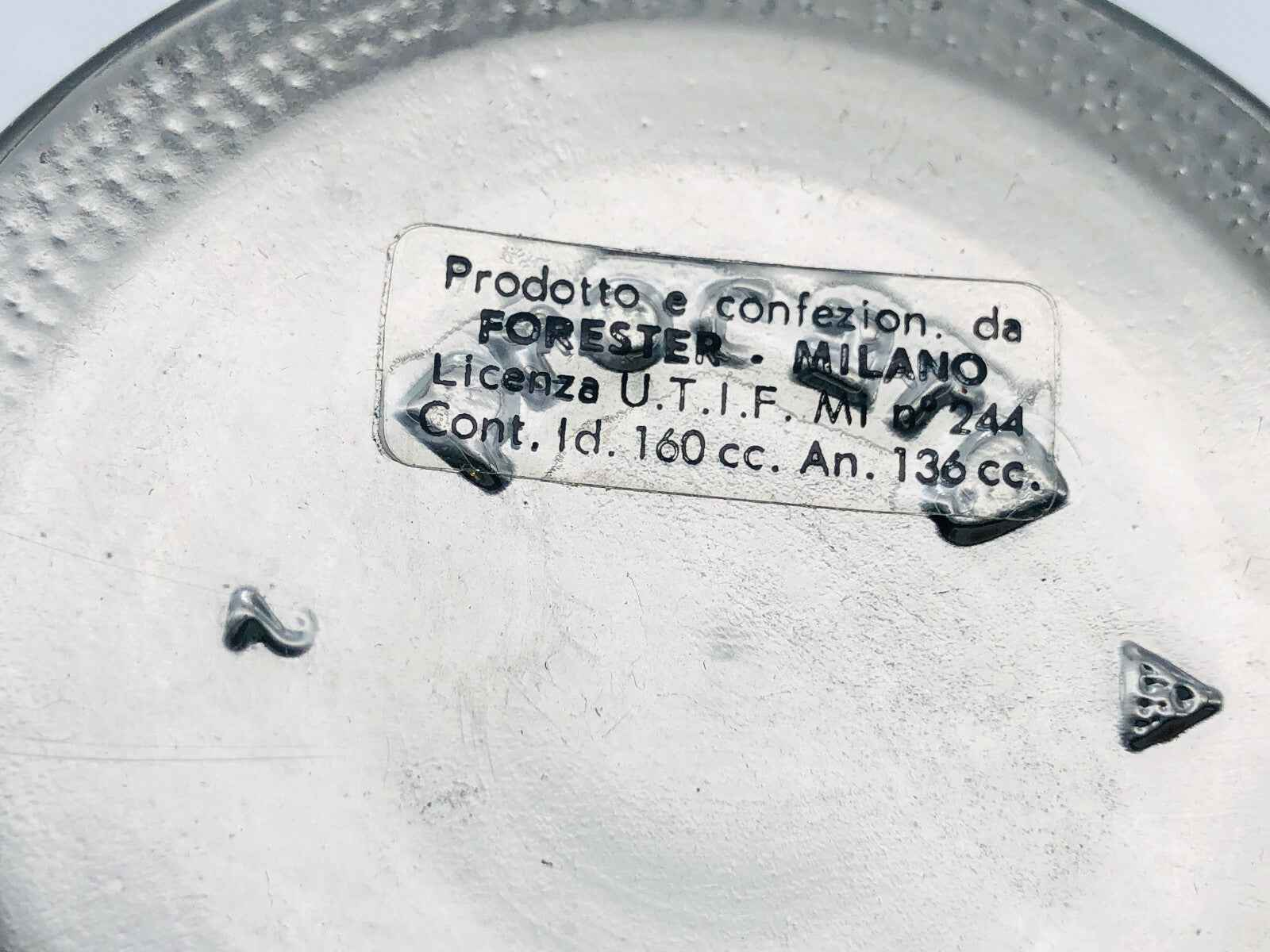 Base del profumo Roberta Di Camerino Vintage con etichetta di produzione e dettagli della confezione